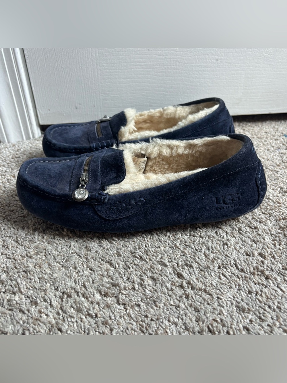 UGG Ansley Charm Loafers Slippers Navy Suede Shearling Size 8